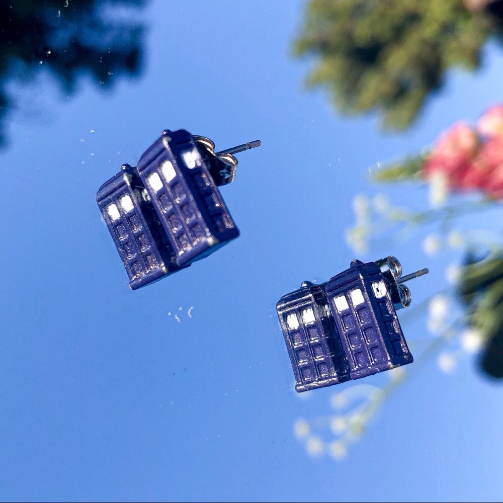 DOCTOR WHO TARDIS EARRINGS 💙